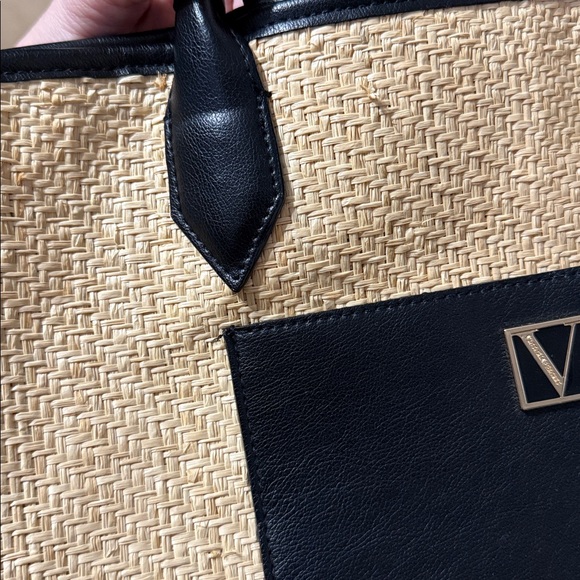 Victoria’s Secret • Large Straw Tote in Lemons - Picture 13 of 14